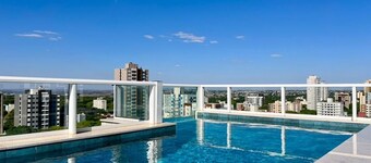 アパートメントス ノ セントロ コン プール イ アカデミア