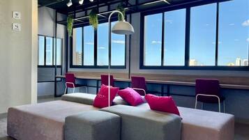 Studio tiện nghi đơn giản | Nội thất