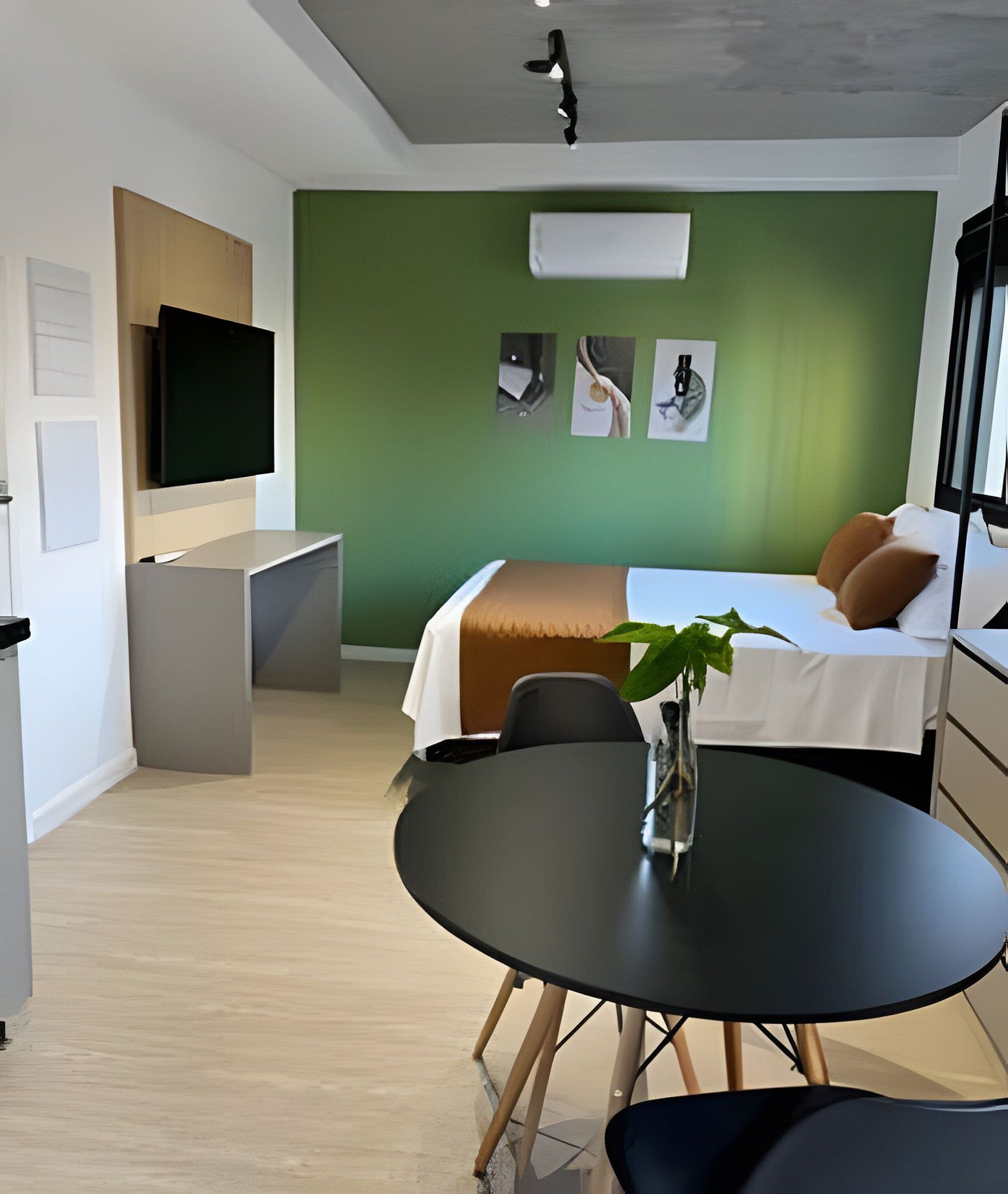 Comfort Studio | Desk, laptop workspace, iron/ironing board, free WiFi