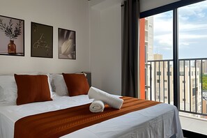 Apartment | Desk, laptop workspace, free WiFi