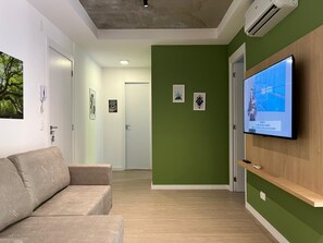 클래식 아파트, 라나이, 시내 전망 | 거실 공간