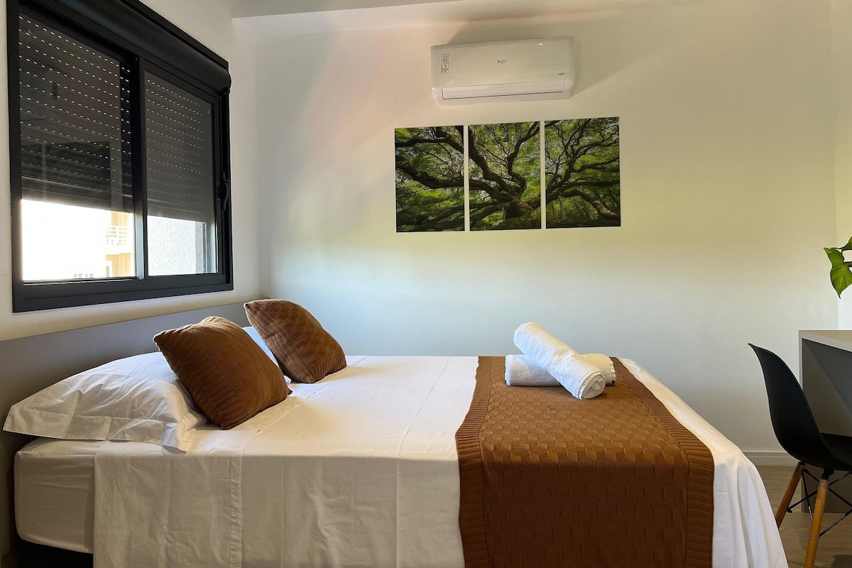 Comfort Studio | Meja, ruang kerja komputer riba, Wi-fi percuma