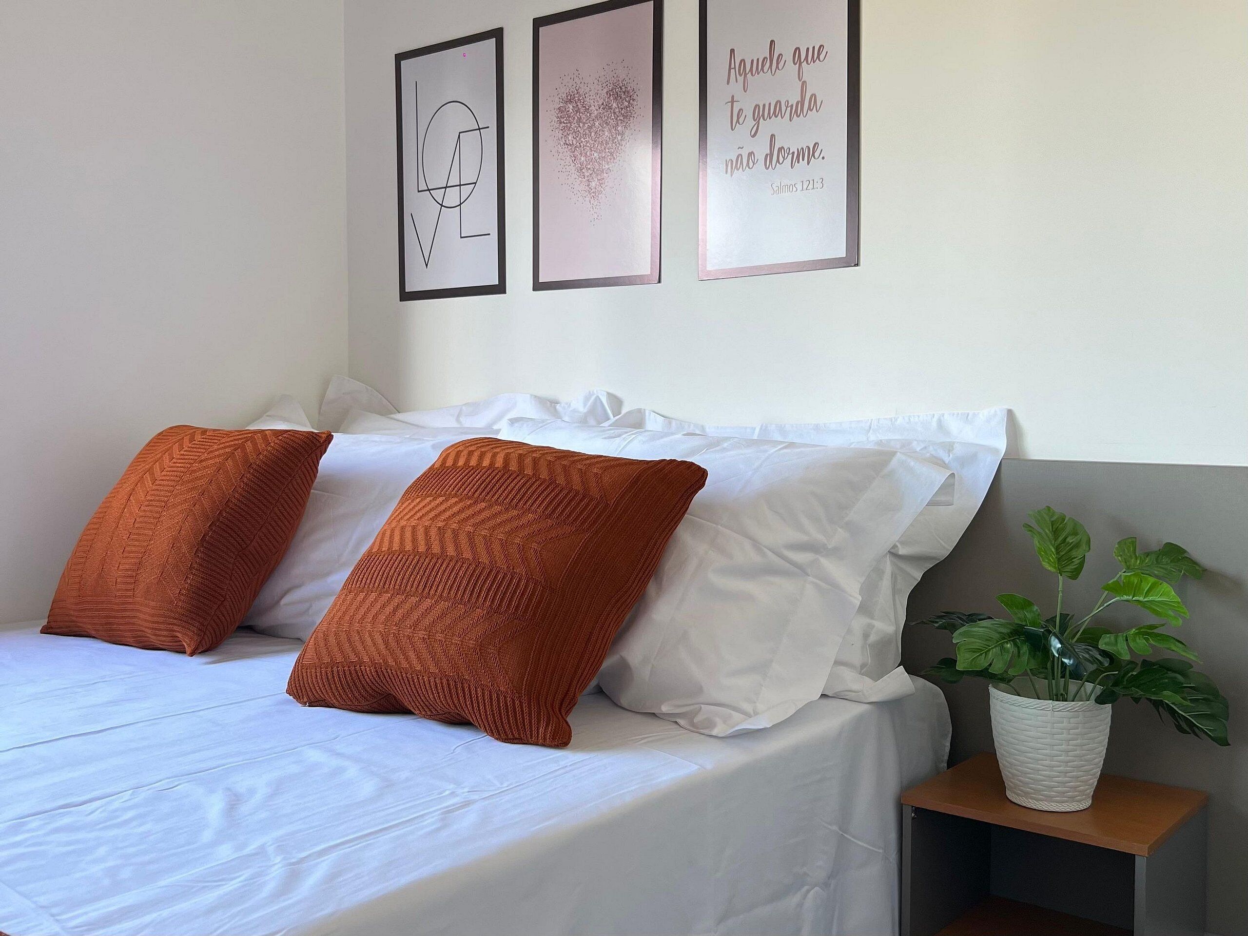 Desk, laptop workspace, iron/ironing board, free WiFi