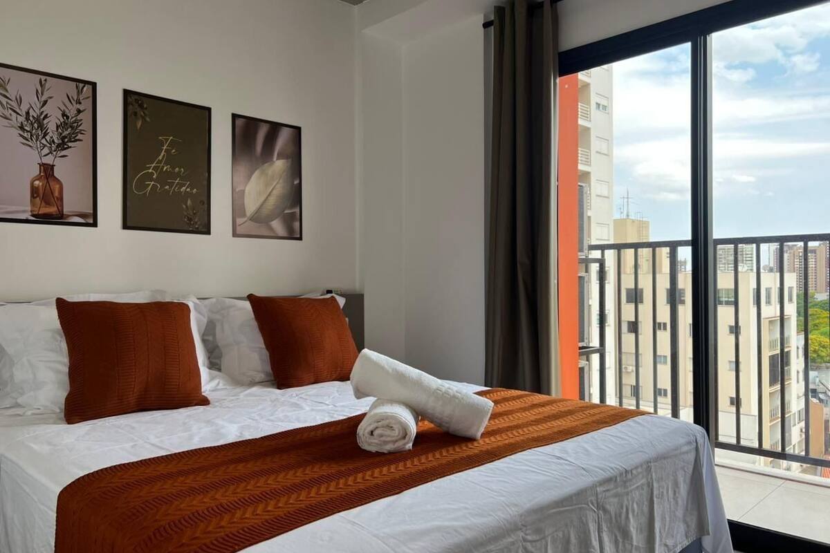 Apartment | Desk, laptop workspace, iron/ironing board, free WiFi