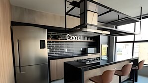 Căn hộ | Bếp riêng | Tủ lạnh, lò vi sóng, bếp nấu, máy xay thực phẩm 
