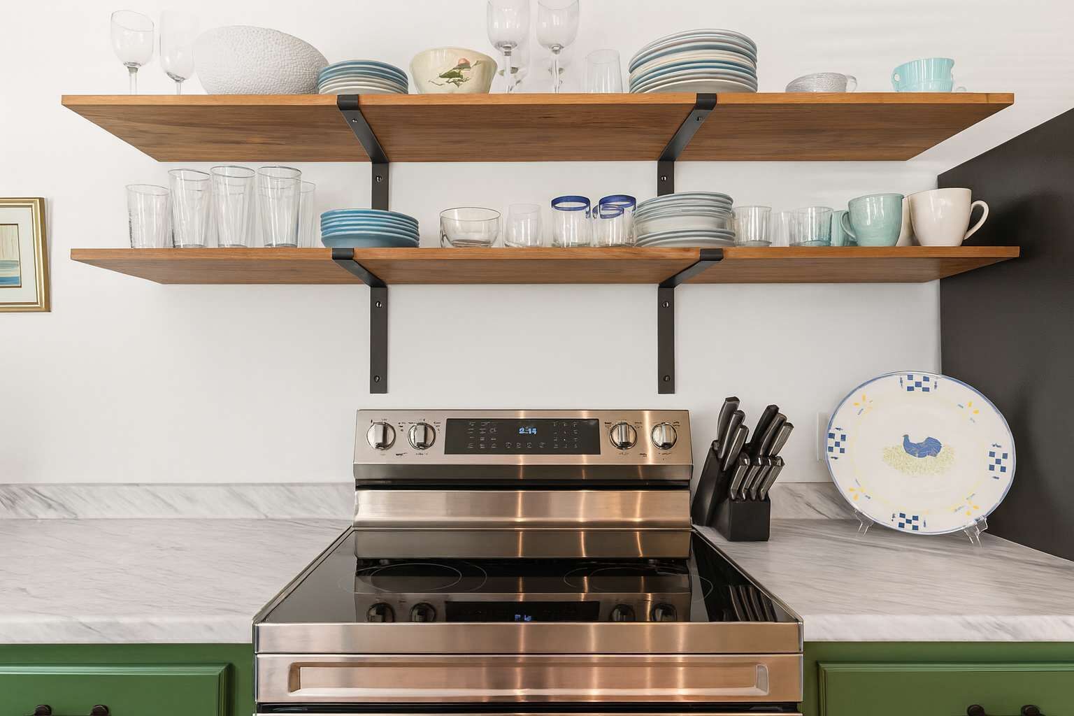 Kjøleskap, mikrobølgeovn, ovn og kokeplater