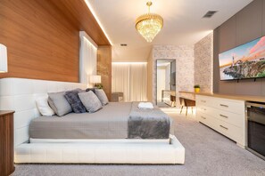 7 soverom, strykejern/-brett, reiseseng for barn og wi-fi (inkludert)