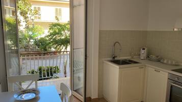 Kühlschrank, Ofen, Herdplatte, Geschirrspüler