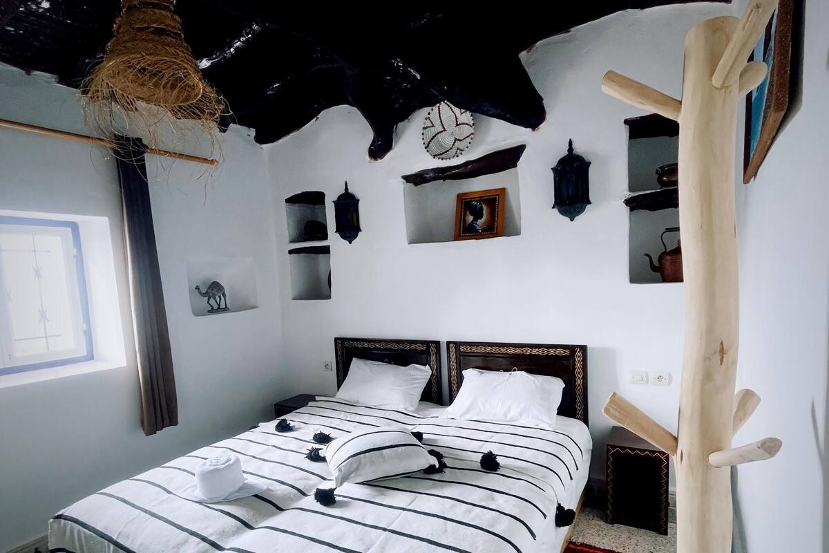 Standard Double Room, Sea View | Free WiFi
