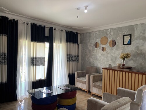 Peaceful, quiet 4-bedroom holiday home @Karambi, Fort Portal Tourism City Uganda