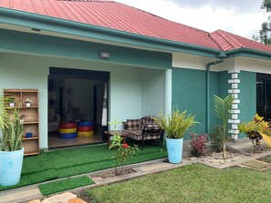 المنشأة من الخارج