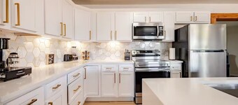 Modern home with game room - Oklahoma City Oasis! 15 mins from the airport