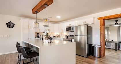 Modern home with game room - Oklahoma City Oasis! 15 mins from the airport