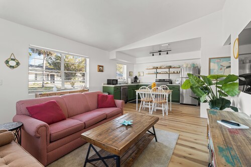 NEW Listing Discount! • Near Manatees & Springs