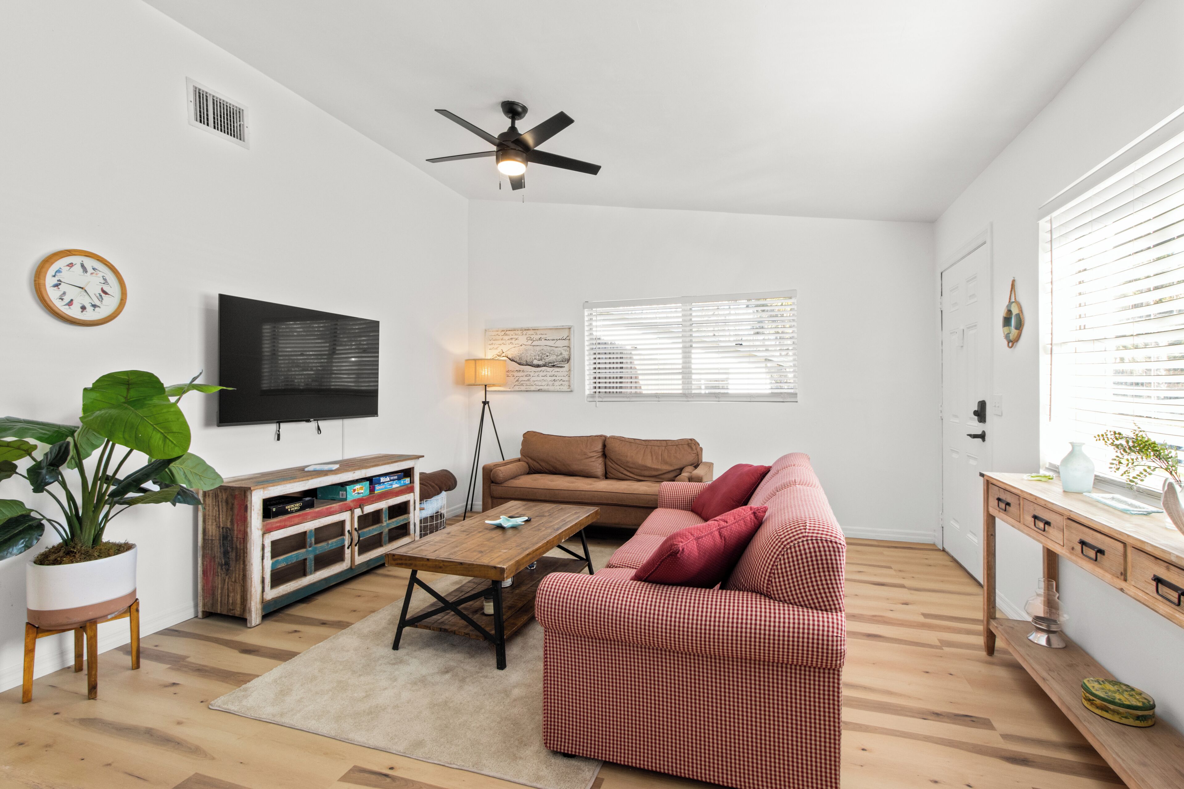 House, 2 Bedrooms | Living area | 50-inch Smart TV with digital channels, streaming services