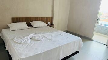 Quarto luxo, 1 cama de casal | Opções para refeição no quarto