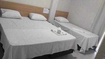 Bureau, espace de travail pour ordinateur portable, Wi-Fi gratuit