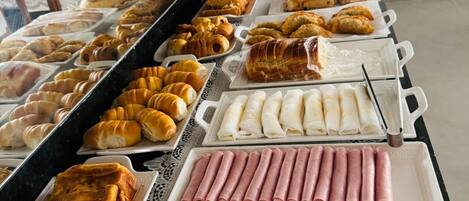Free daily buffet breakfast
