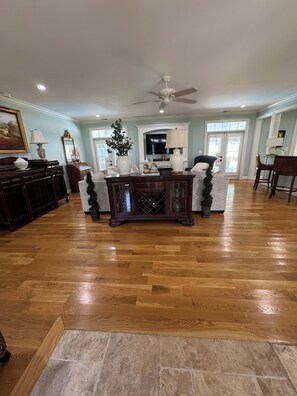 TV, fireplace, printers - Peaceful Home Private Pool Conveniently located! (Paris)