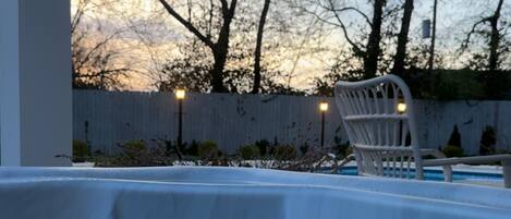 Utomhuspool och uppvärmd pool