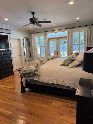 2 Schlafzimmer, Schreibtisch, Bügeleisen/Bügelbrett, WLAN