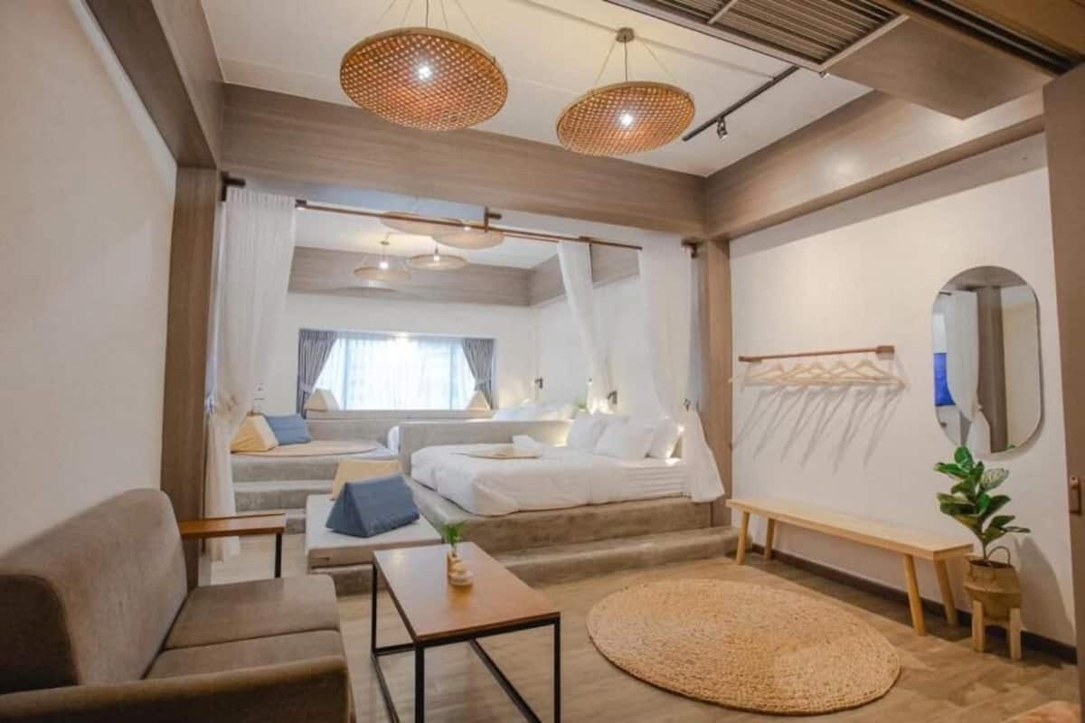 Habitación junior con 1 cama doble o 2 individuales, vistas a la ciudad | Escritorio, cortinas opacas, wifi gratis y ropa de cama