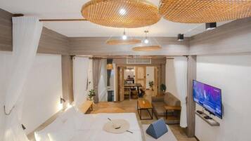 小型双人房或双床房, 城市景观 | 办公桌、遮光窗帘、免费 WiFi、床单