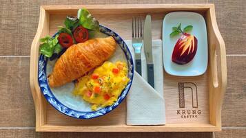 Daily cooked-to-order breakfast (THB 200 per person)