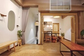 Junior Double or Twin Room, City View | Desk, blackout drapes, free WiFi, bed sheets - Krung Boutique Hotel (Bangkok)