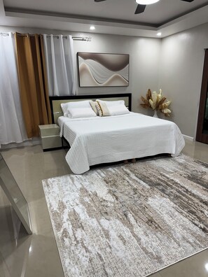 1 غرفة نوم ومكواة/لوح كي وخدمة الإنترنت وملاءات أسرّة