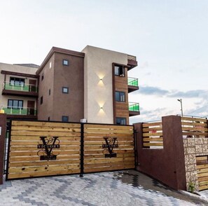 المنشأة من الخارج