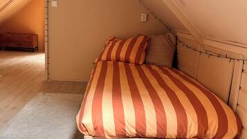 2 bedrooms, Internet, bed sheets