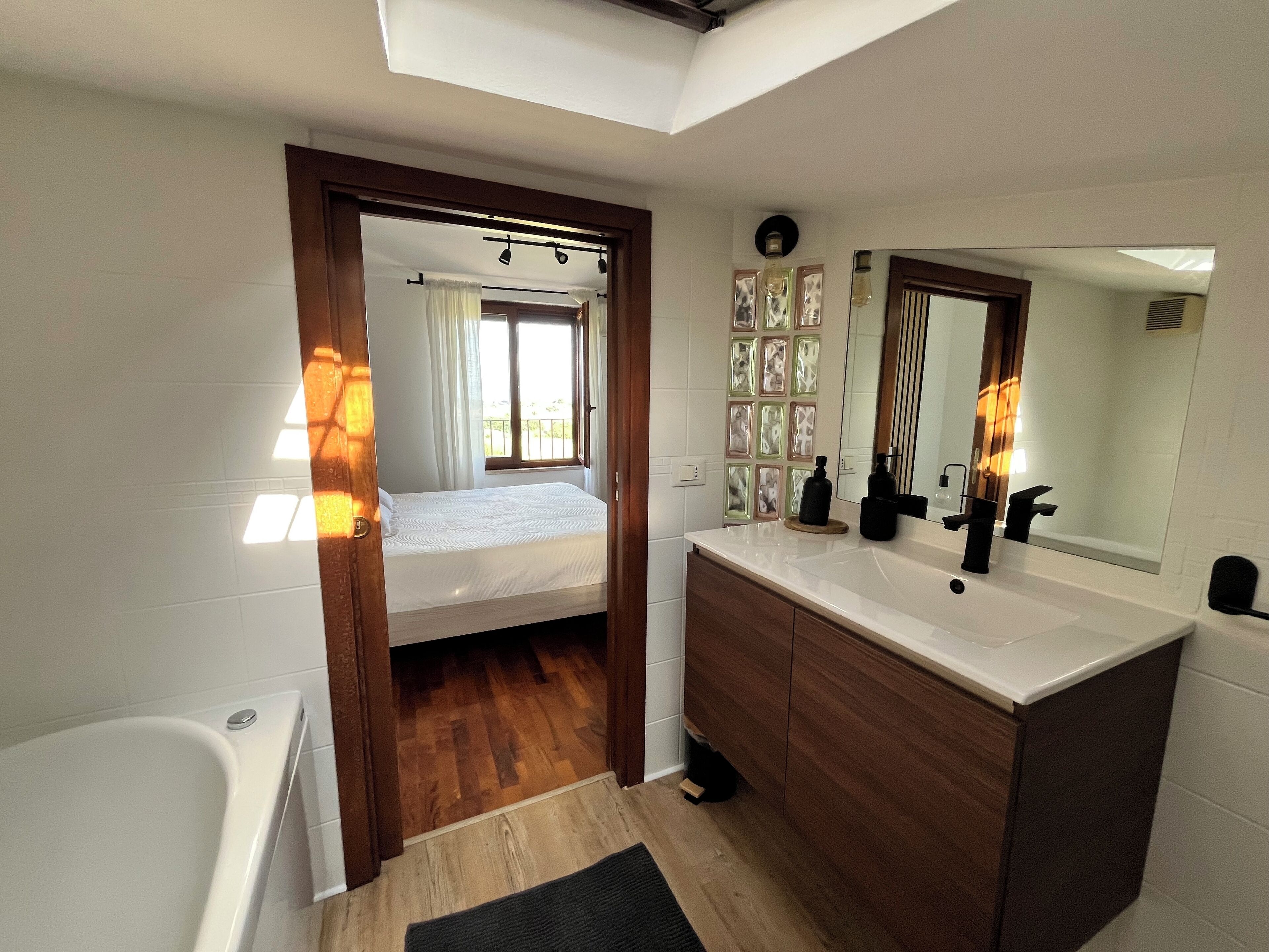 Dusche, Whirlpool, Haartrockner, Bidet