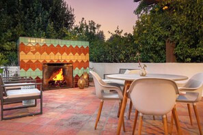 تناول الطعام بالخارج