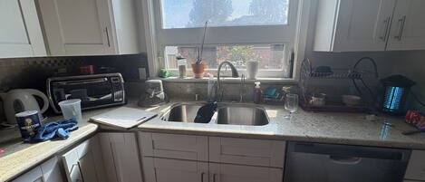 Mikrowelle, Ofen, Herdplatte, Geschirrspüler