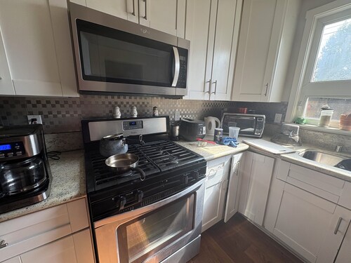 Charming bed & breakfast in a quiet neghborhood. close to major feeways