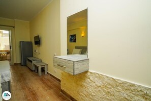 Studio, 1 Bedroom, Accessible, Smoking | 1 bedroom