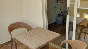 Studio, 1 Bedroom, Accessible, Smoking | Outdoor dining