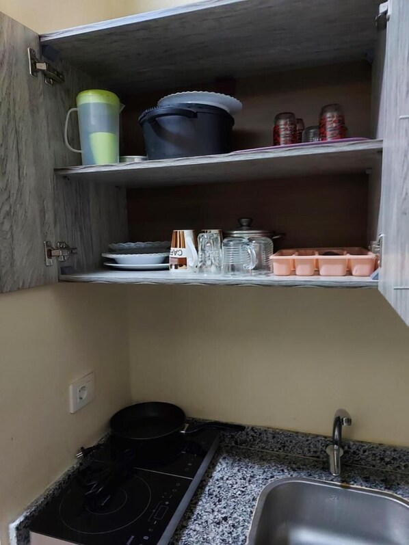 Studio, 1 Bedroom, Accessible, Smoking | Interior