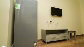 Studio, 1 Bedroom, Accessible, Smoking | Room amenity