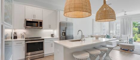 Fridge, microwave, stovetop, dishwasher