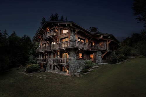 7BR Luxury Chalet with Hammam, Cinema, gym and Mont Blanc Views in Megeve Alps