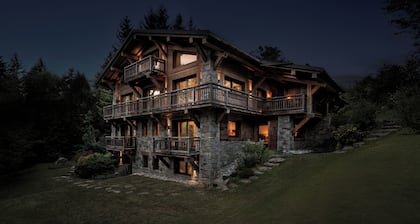 7BR Luxury Chalet with Hammam, Cinema, gym and Mont Blanc Views in Megeve Alps
