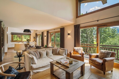7BR Luxury Chalet with Hammam, Cinema, gym and Mont Blanc Views in Megeve Alps