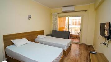 Studio, 1 Bedroom, Accessible, Smoking | 1 bedroom