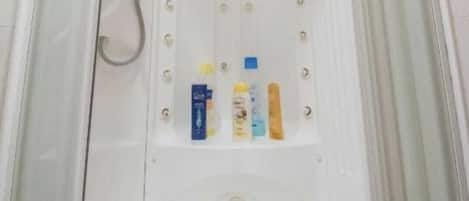 Ducha, secador de pelo, bidet, toallas