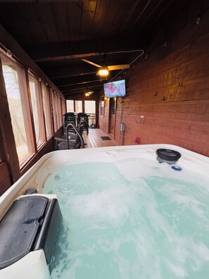 Interior - Hot Tub Cabin Near Gatlinburg, PF, Dollywood! Arcade, hammock, bunk beds! (Pigeon Forge)