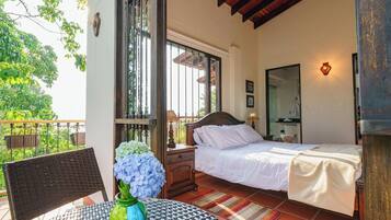 Habitación clásica doble, balcón, vistas a la montaña | Terraza o patio