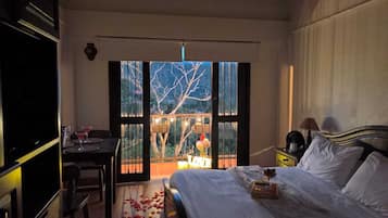 Classic Double Room, Balcony, Mountain View | In-room safe, free WiFi