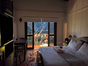 Classic dubbelrum - balkong - utsikt mot bergen | Värdeförvaringsskåp på rummet och gratis wi-fi